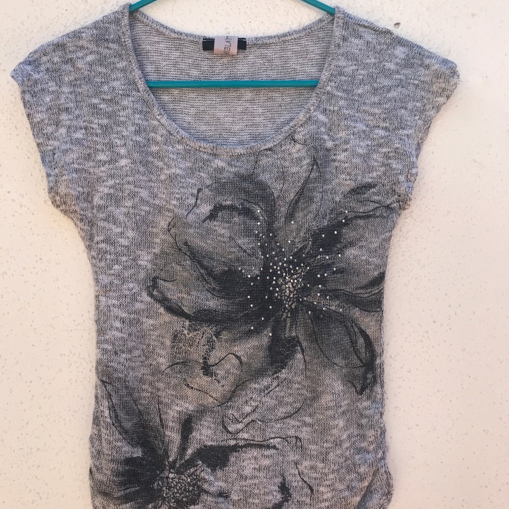 Short sleeve grey T-shirt